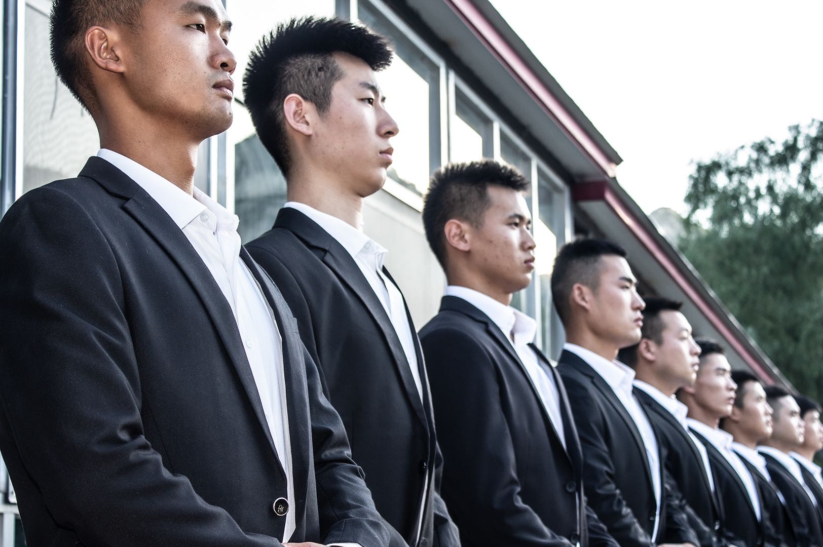 What's the day like for a full-time private bodyguard on duty? What will you deal with?