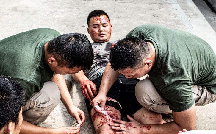 In case of landslide, Beijing bodyguard company teaches you how to save yourself