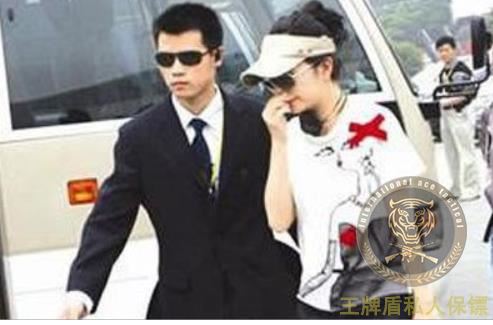 The big bodyguards who approach the stars have benefits