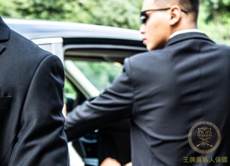 In case of violent collection, the bodyguard will protect your safety