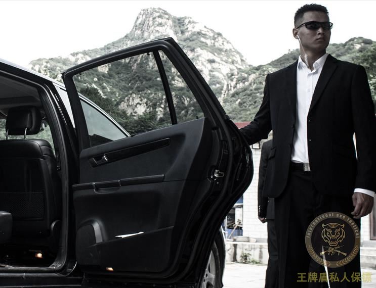 Why is business etiquette a necessary skill for today's private bodyguards