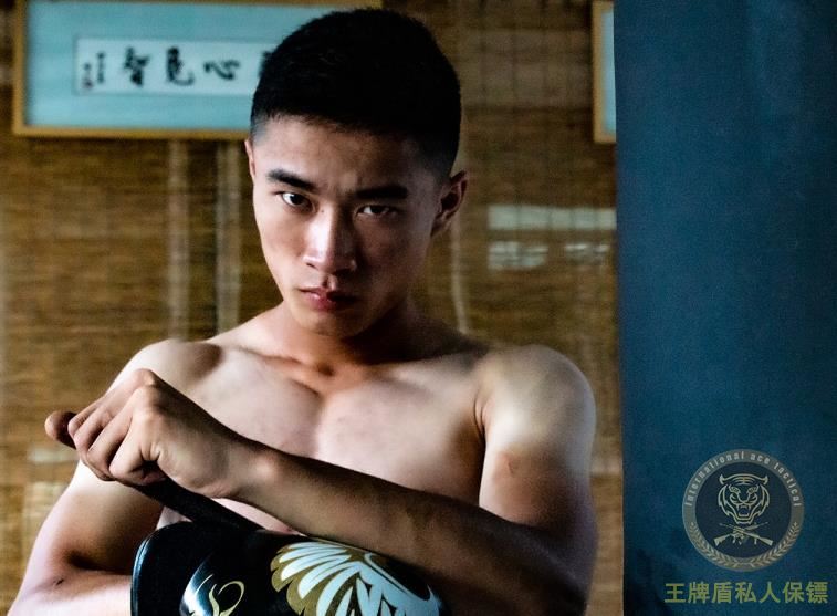 The woman was beaten and abused by her husband-in-law for infertility. Her mother's family hired Beijing ace shield private bodyguards to protect her