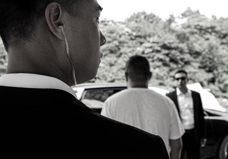 A 28 year old woman in Henan lost contact with her on outbound tourism. The professional search and rescue team of trump shield's private bodyguard recovered the woman