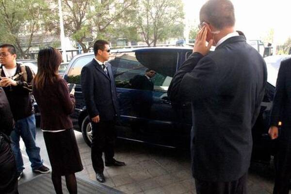 How much is the monthly service charge for bodyguards of Shenzhen bodyguard company?