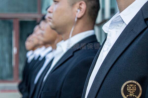 What are the selection methods and main advantages of private bodyguards in Shenzhen