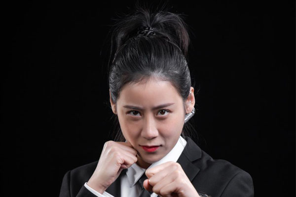 Why are female bodyguards so popular in Beijing?