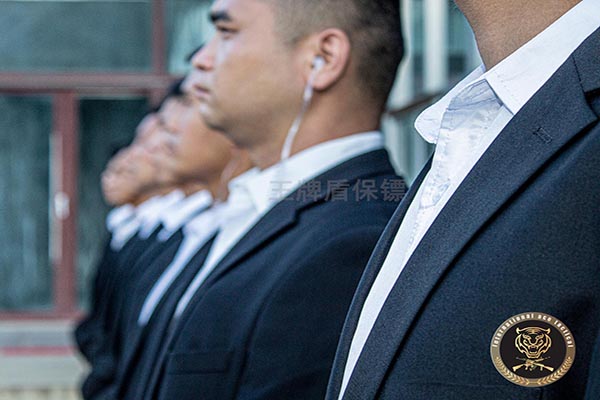 How many bodyguards are employed by Beijing bodyguard company?