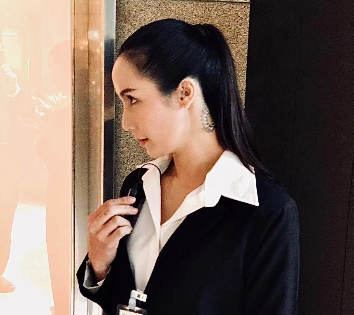 Why do private bodyguards wear sunglasses?