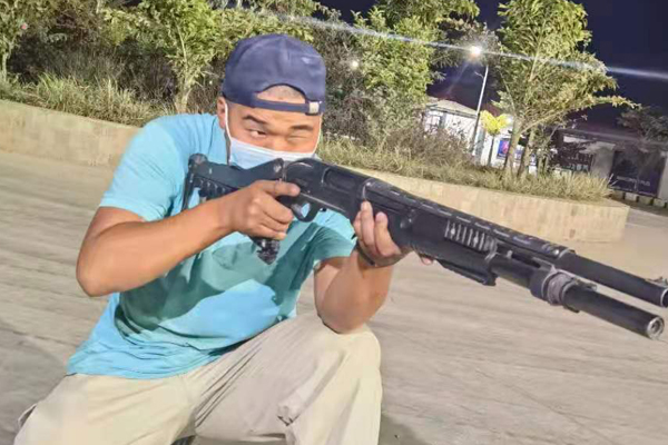 How much does it cost to sign a long-term contract with Hangzhou bodyguard company for a year?