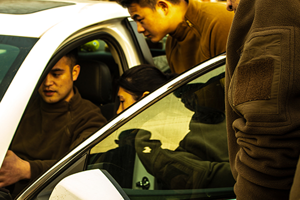 What are the benefits of hiring professional bodyguards in Beijing during summer travel?