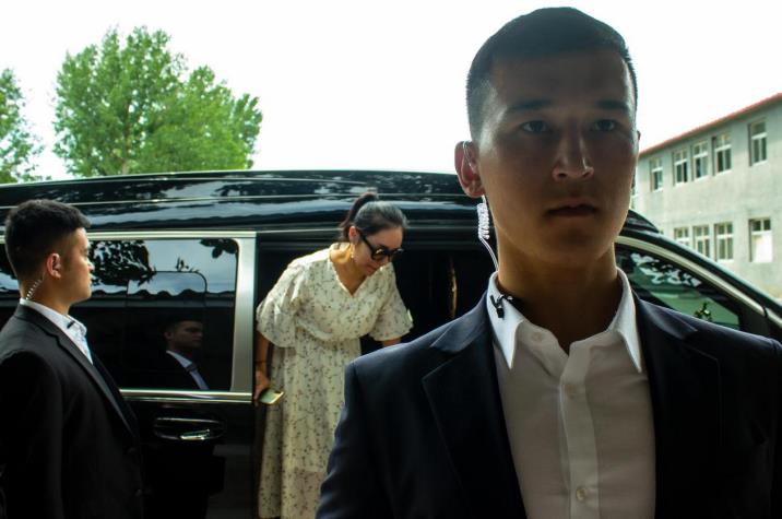 What basic equipment will private bodyguards carry after taking up their posts?