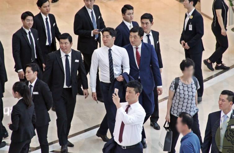 What kinds of services does the bodyguard company have? Are there many types of bodyguards?