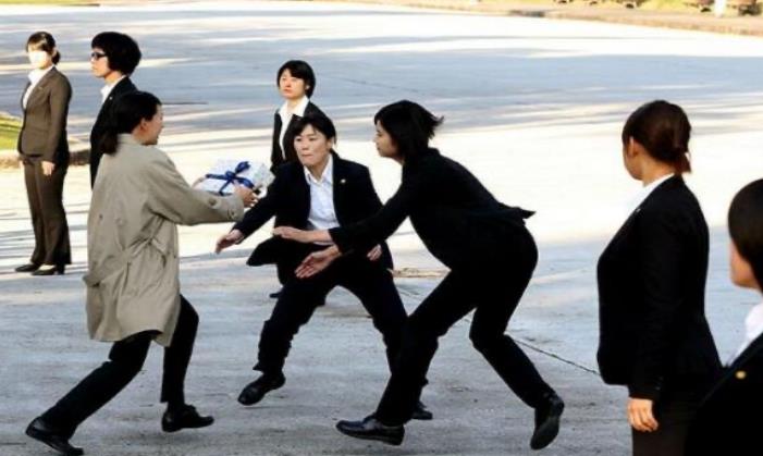 How can private bodyguards successfully perform their first task
