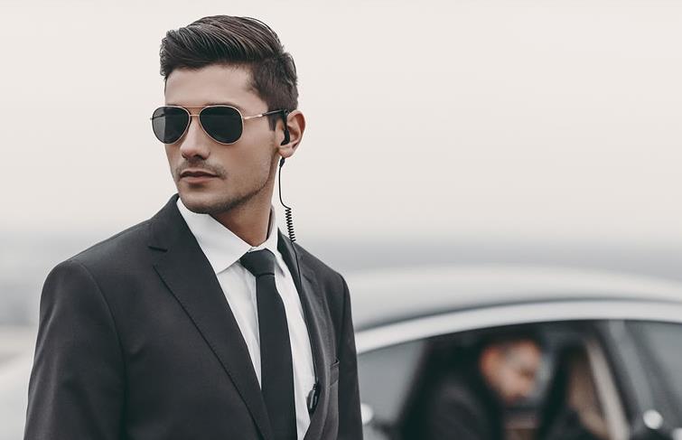 Does the private bodyguard stop bullets for the client?